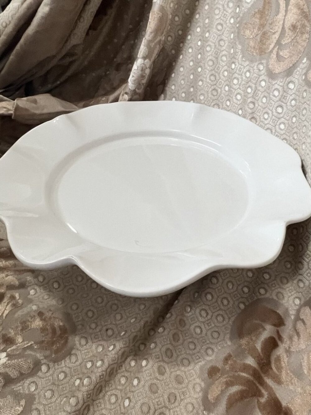 Elegant ceramic white flower petal cake stand